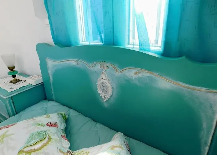 Yacht Front Studio-back Yard - No 6