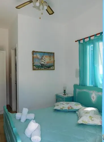 Yacht Front Studio-back Yard - No 6 *