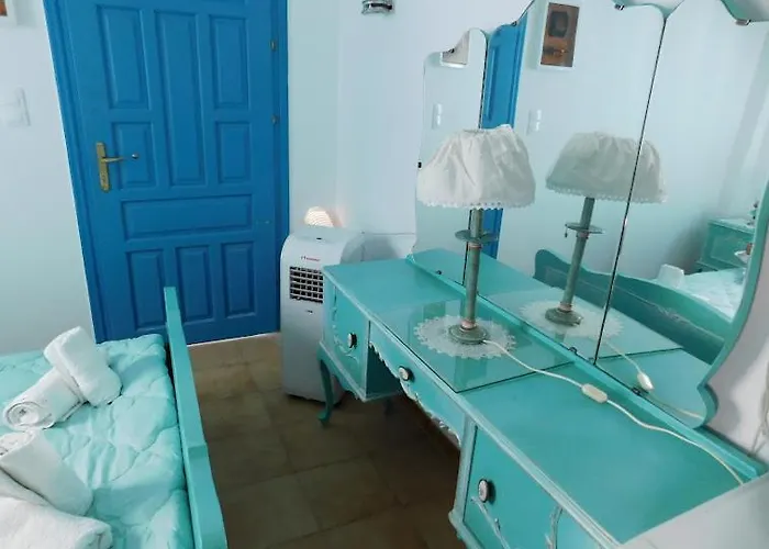 Yacht Front Studio-back Yard - No 6