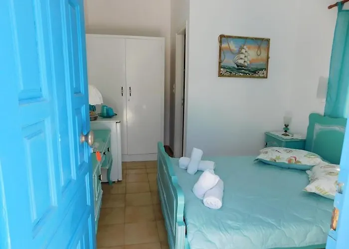 Yacht Front Studio-back Yard - No 6 Apartment