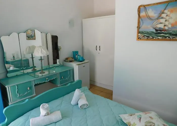 Apartment Yacht Front Studio-back Yard - No 6 Chora